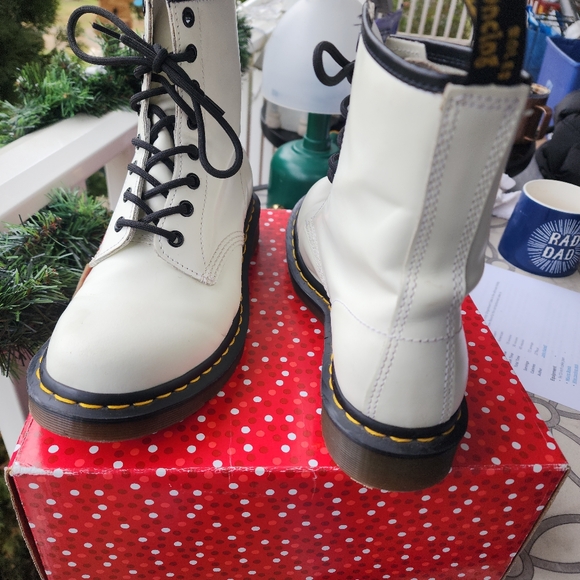 Dr. Martens 100% leather Women's boots size 8.  New worn once.  Last price drop - Picture 9 of 13